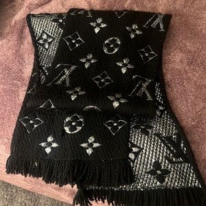 AUTHENTIC Louis Vuitton scarf